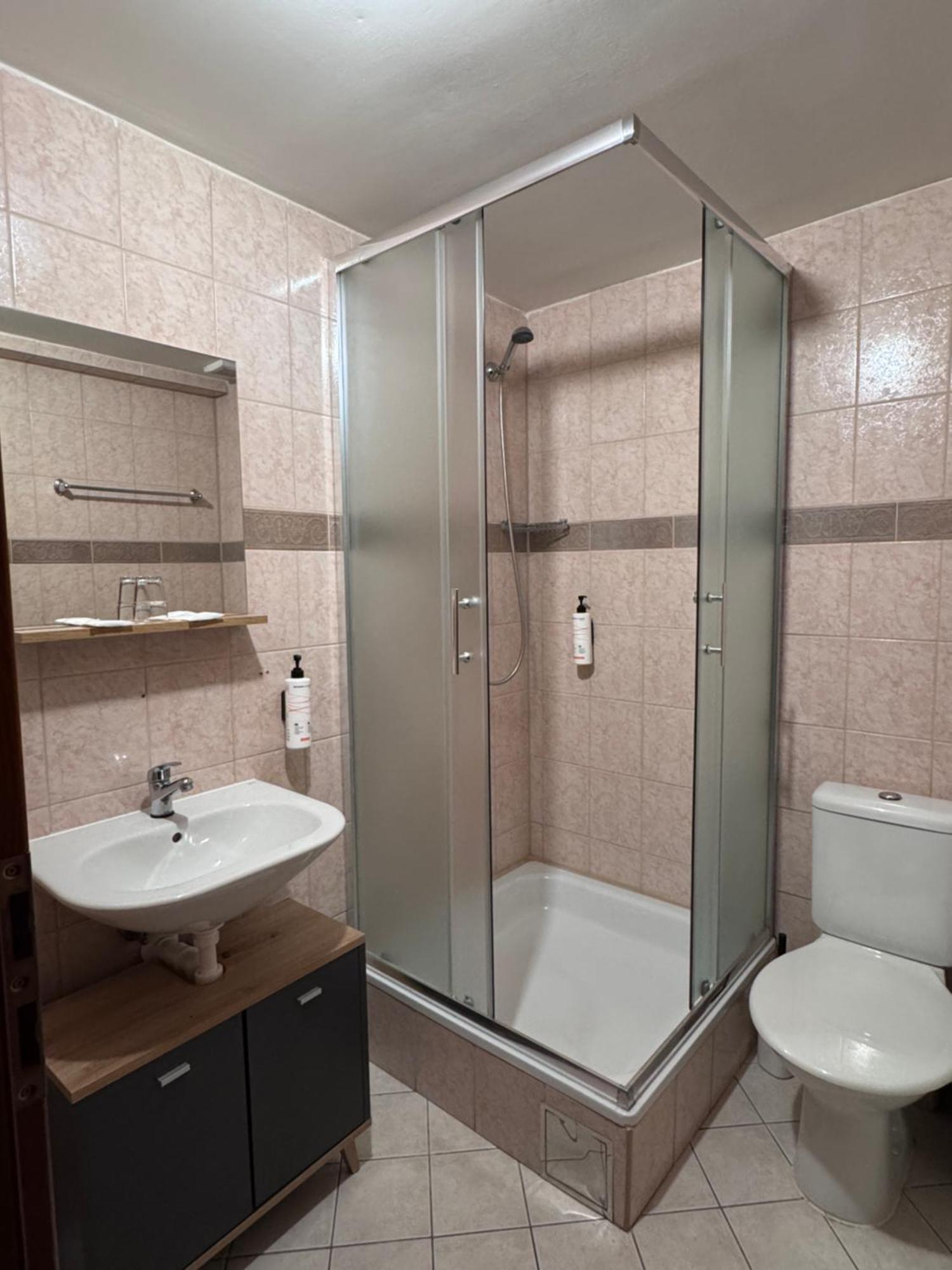 Penzion Grand, Self Check-In, Free Private Parking Banska Bystrica Exterior photo