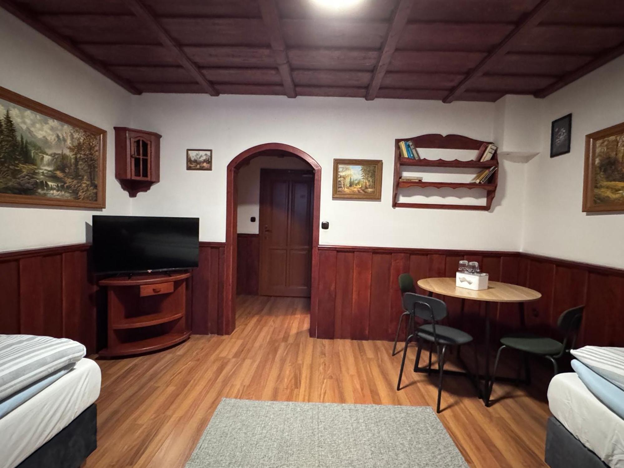 Penzion Grand, Self Check-In, Free Private Parking Banska Bystrica Exterior photo