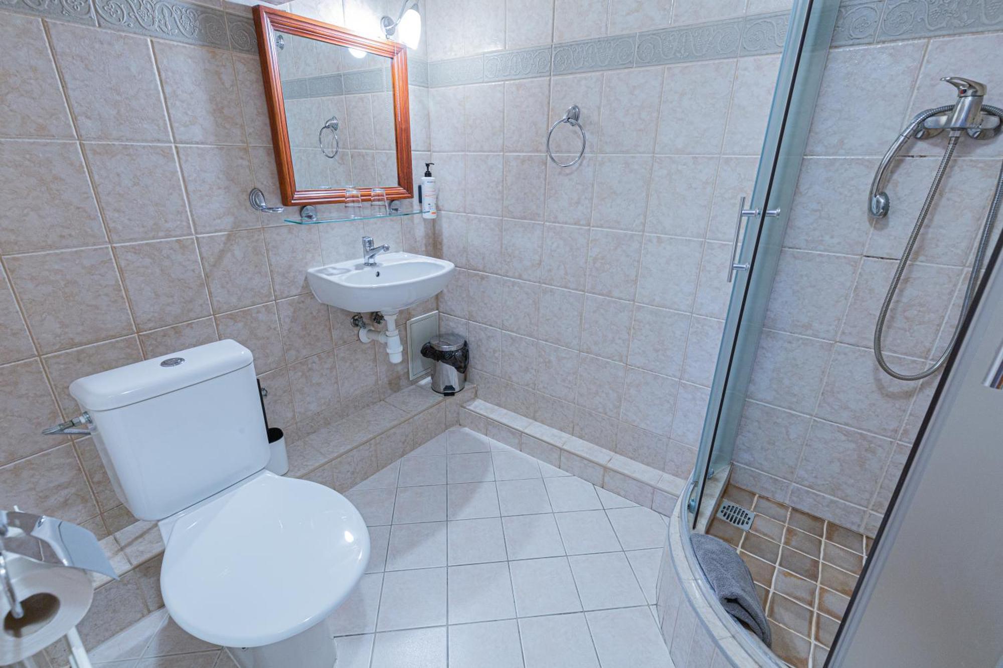 Penzion Grand, Self Check-In, Free Private Parking Banska Bystrica Exterior photo